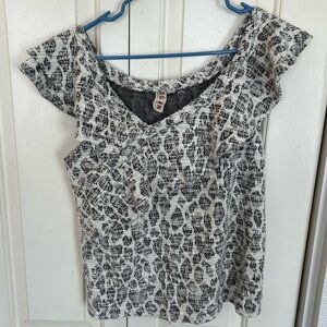 Dolan Left Coast Black White Textured Ruffle Top Animal Print Womens Medium